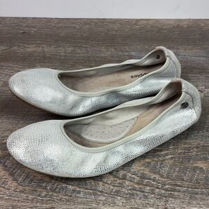 Hush Puppies Silver Metallic Snake Embossed Leather Flats Size 7